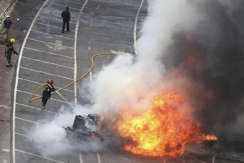 墨西哥首都墨西哥城一辆液化石油气槽罐车9月10日在高速公路立交桥附近翻倒后爆炸