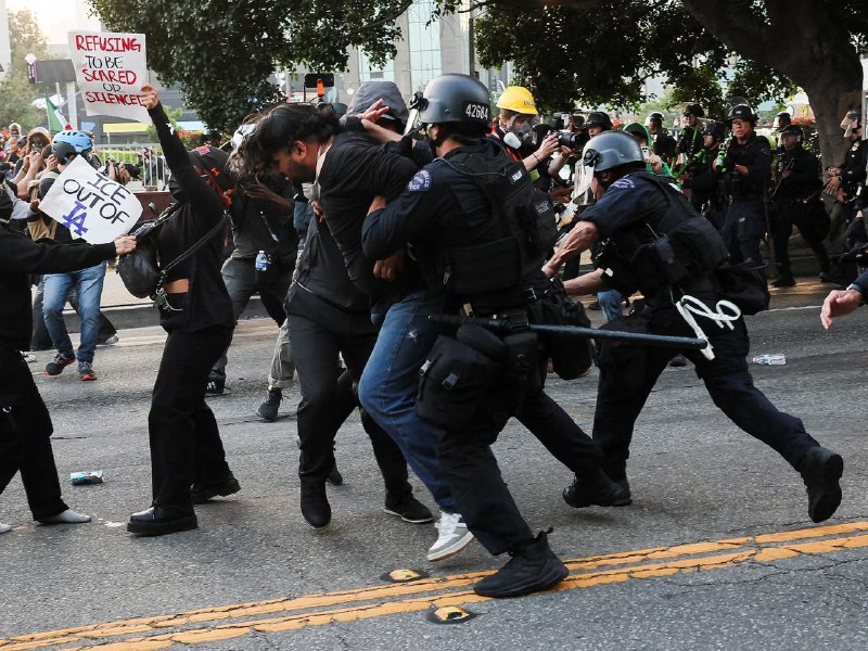 美国洛杉矶市长巴斯6月10日宣布，将于10日20时至11日6时在市中心1平方英里（2.59平方公里）的区域内实施宵禁，以阻止破坏和抢劫行为