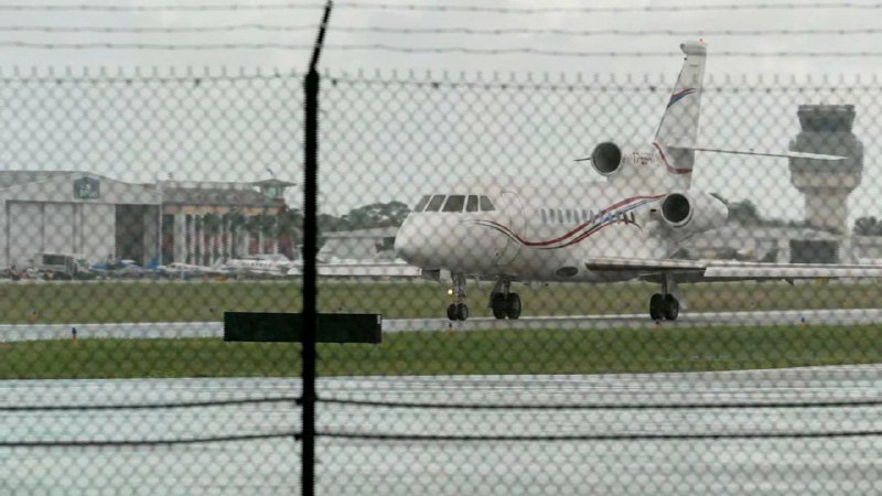 美国司法部2日宣布，委内瑞拉总统马杜罗使用的达索猎鹰900EX公务机在多米尼加被扣押，并移交至美联邦官员