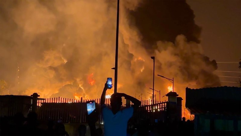 几内亚首都科纳克里一处大型燃油仓库18日凌晨发生爆炸并引发火灾，造成至少11人死亡，88人受重伤