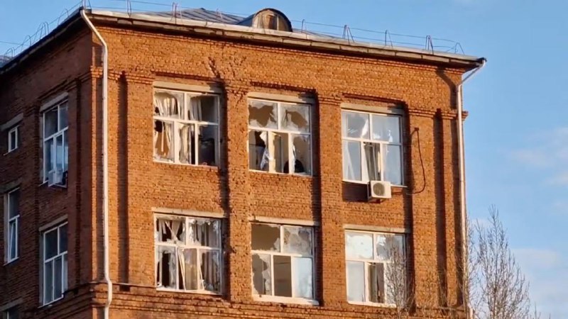 乌克兰3月20日用无人机袭击了俄罗斯位于萨拉托夫州的恩格斯空军基地，引发巨大爆炸和大火