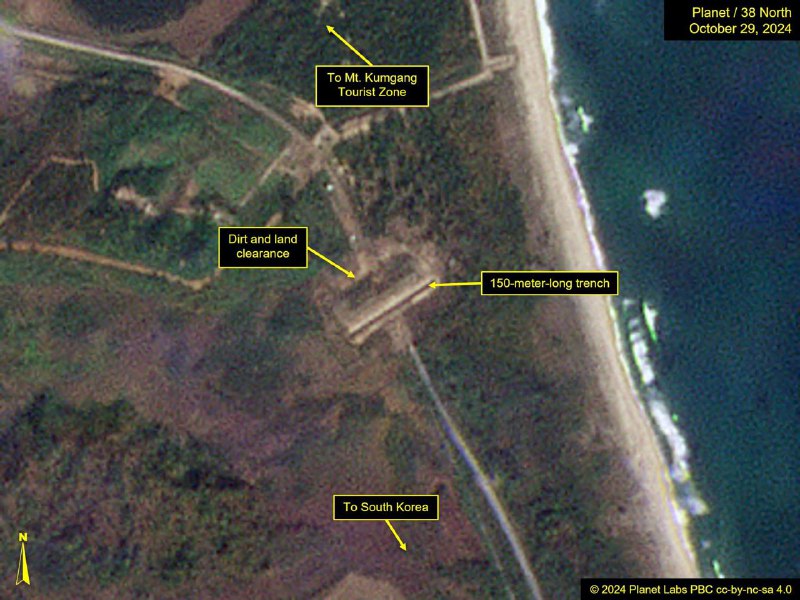 卫星图像显示，朝鲜在切断的朝韩公路和铁路上挖出两道长沟